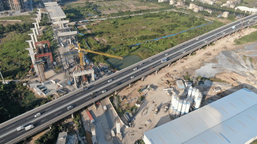 相交位置和规划坦洲大道相交位置分别设置国道g105互通和坦洲大道互