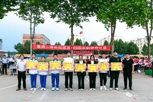 临颍:二高两千多名师生齐聚操场,举办第一届韵律操比赛