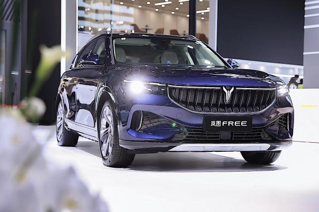 岚图汽车首次亮相成都车展岚图free成电动suv新标杆
