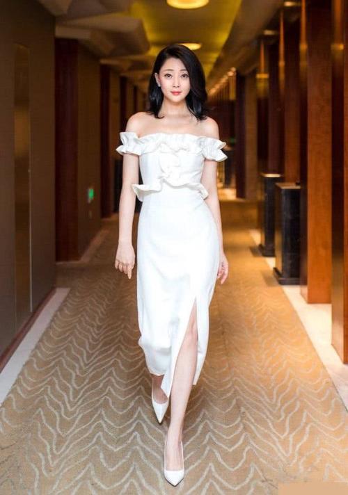 殷桃身材真好!穿"云吞裙"显优雅气质,镜头前肤白貌美超撩人