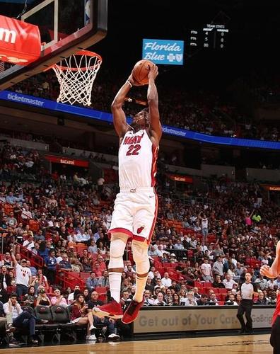 巴特勒快攻扣篮