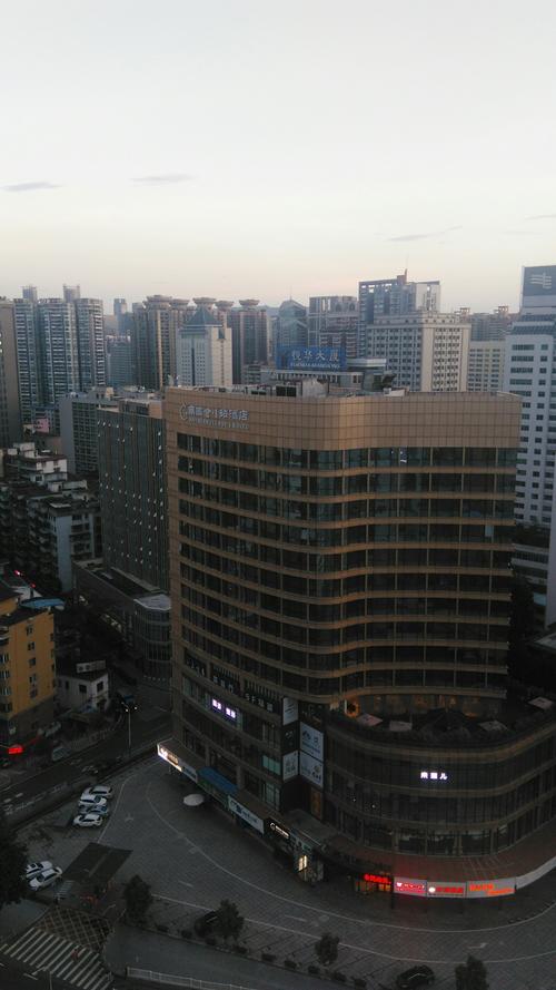 (医中乐)岗顶之上18楼的窗外