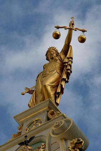 我第一次看到崔英审判的电视节目的时候,想到了正义的女神"