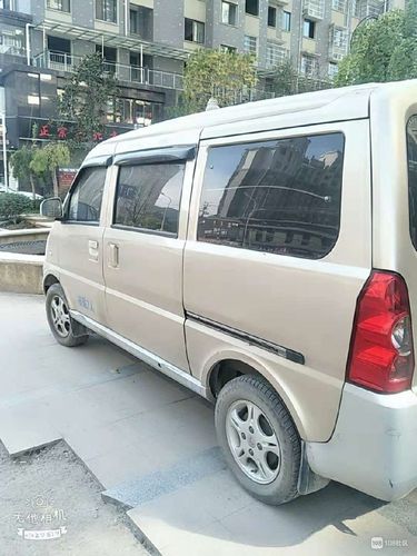 物品信息: 因本人换车,现低价出售家用2013年五菱荣光,带空调前排