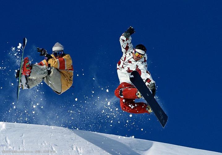 冬季休闲运动滑雪图片