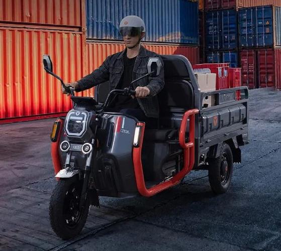 拉货3000斤以上雅迪全功能载重三轮车动力充沛全国能上牌