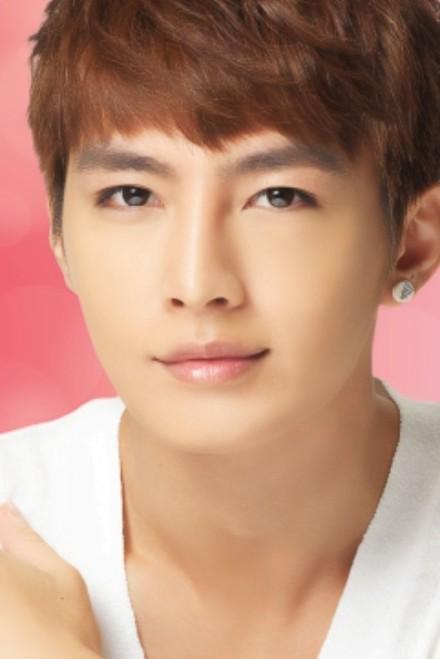 求炎亚纶高清写真照片