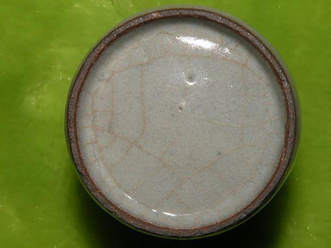它并不是南宋官窑青瓷真品