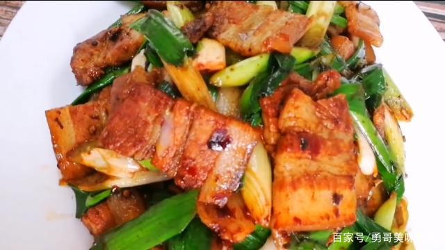 老百姓在家怎么炒回锅肉?加点它,能吃出不一样的味道