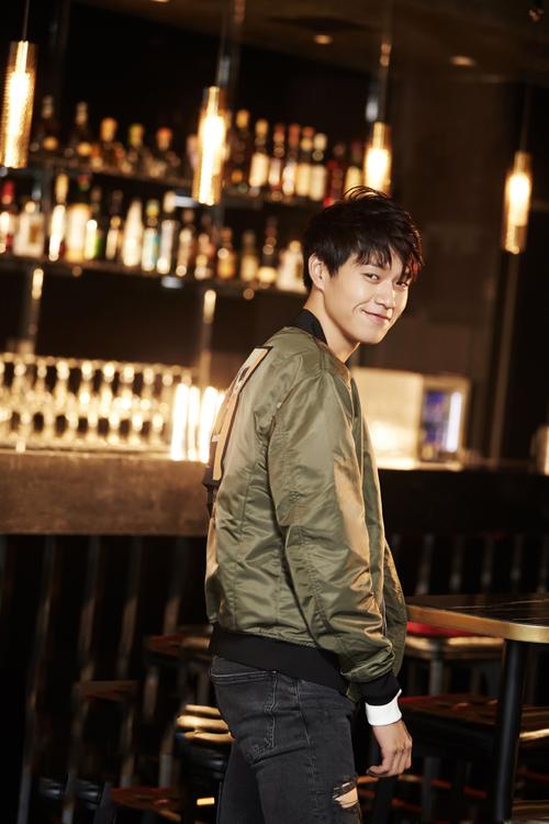 分享一组魏大勋图片给大家,图中的明星图片壁纸会点缀你的电脑桌面