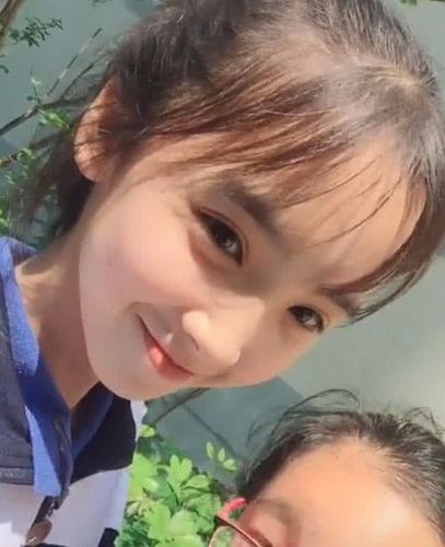 上图就是,看完照片是不是觉得这位小妹妹特别的清纯呢,很多网红都是在