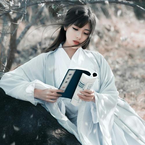 中国风小编为你带来汉服美女慧质兰心古风头像,好看的女生qq头像.
