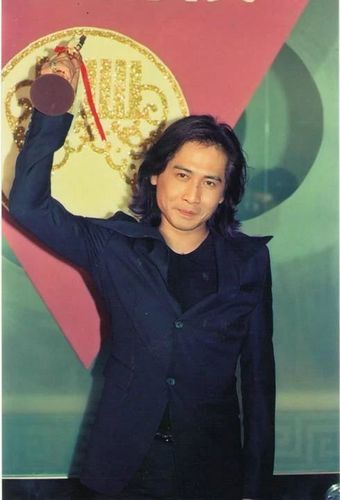 凭借这张专辑,齐秦首夺金曲奖最佳男歌手