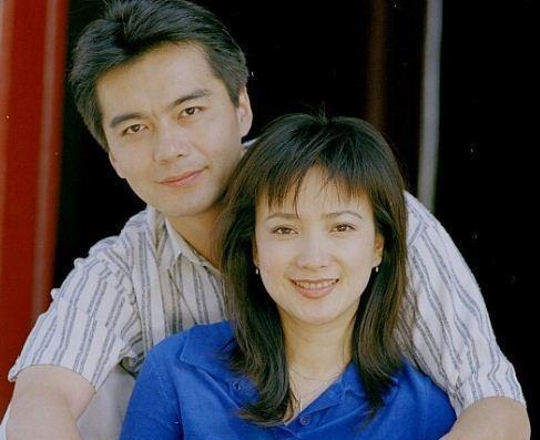 许亚军的婚姻往事:靠帅气征服4个女人,现和小12岁娇妻
