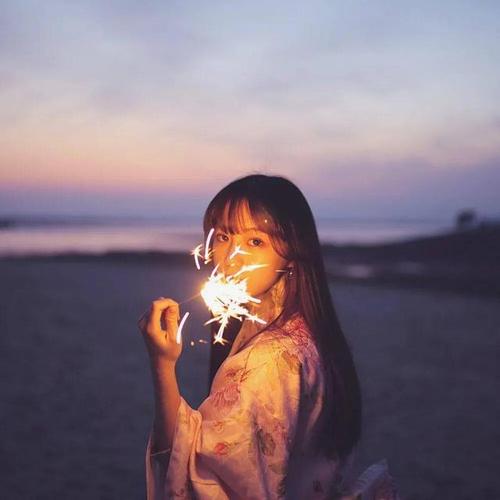 凑不够满天星辰 那就放烟花给你看人间烟火气