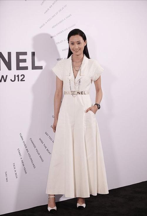 陈法拉的绝佳气质让人羡慕穿小礼裙宛如黑天鹅好养眼