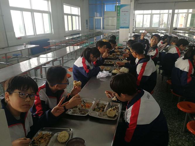 昌乐二中致远六班食育课程——餐厅帮厨活动圆满落幕.