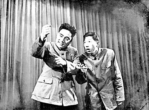 阎肃(右)早年说相声剧照