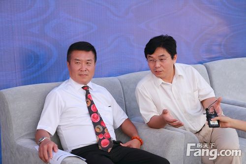 行政总裁魏新力以及佳程集团有限公司战略部总经理杨振民接受媒体采访