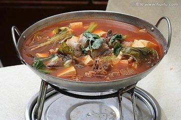 〈狗肉炖豆腐〉