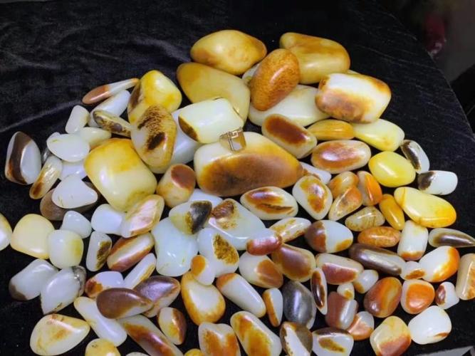 上好的和田玉籽料不易是大自然给我们的礼物