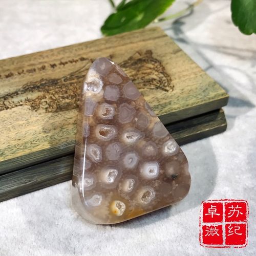 台湾珊瑚玉菊花玉石发财玉收藏级立体皮花平安无事牌方牌吊坠项坠