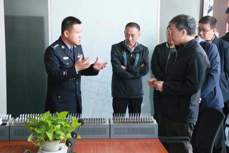 江苏省镇江市公安局来合考察交流(组图)