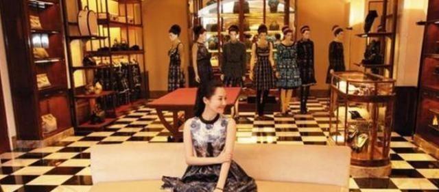 许晴晒出自己的豪宅,50岁了还这么贪美,家里化妆间比客厅还大