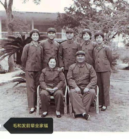 珍贵的全家福军装照