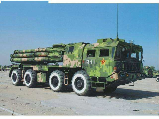 采用"2 2 2"的模式,分别配备03式300毫米远程火箭炮,05式155毫米履带