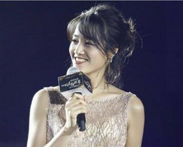 主持人发型如何扎 简单知性的主持人发型图片