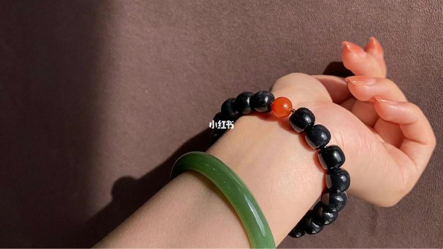 新品墨玉手串   上手也太绝啦_手串_百搭_穿搭_南红_时尚_配饰