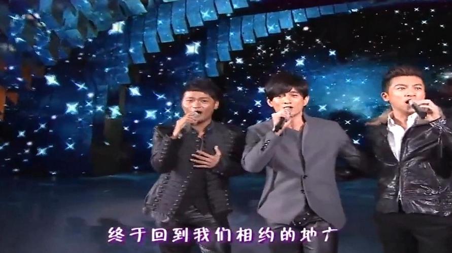 小虎队合体演唱《星光依旧灿烂》,多少青春的记忆,太美好了!