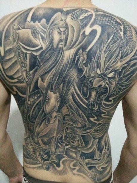 大满背霸气的关公纹身图案