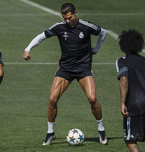 但并不是所有的足球运动员都以爆发力和身体对抗见长,再加上比赛和