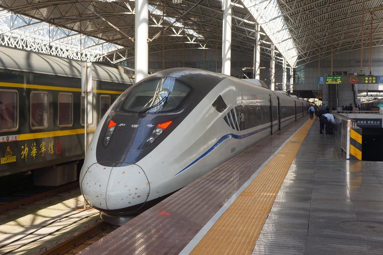 共2组(crh2a-2461/2462)配属于广铁集团广州南动车所 执行车次:京广