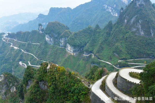 湖南省张家界市天门山景区的盘山公路