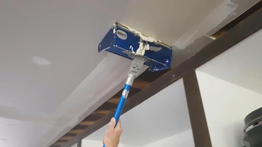 老外发明的刮大白神器,不用梯子轻松搞定,刮完老师傅看了都点赞