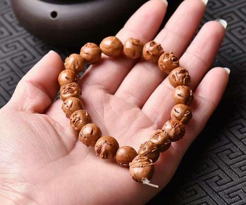 10mm左右龙纹核桃雕刻十八罗汉精致小巧开脸生