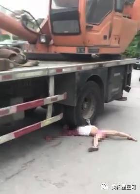 惨烈潮汕某地六岁女孩疑因捡粽子惨遭大货车碾压