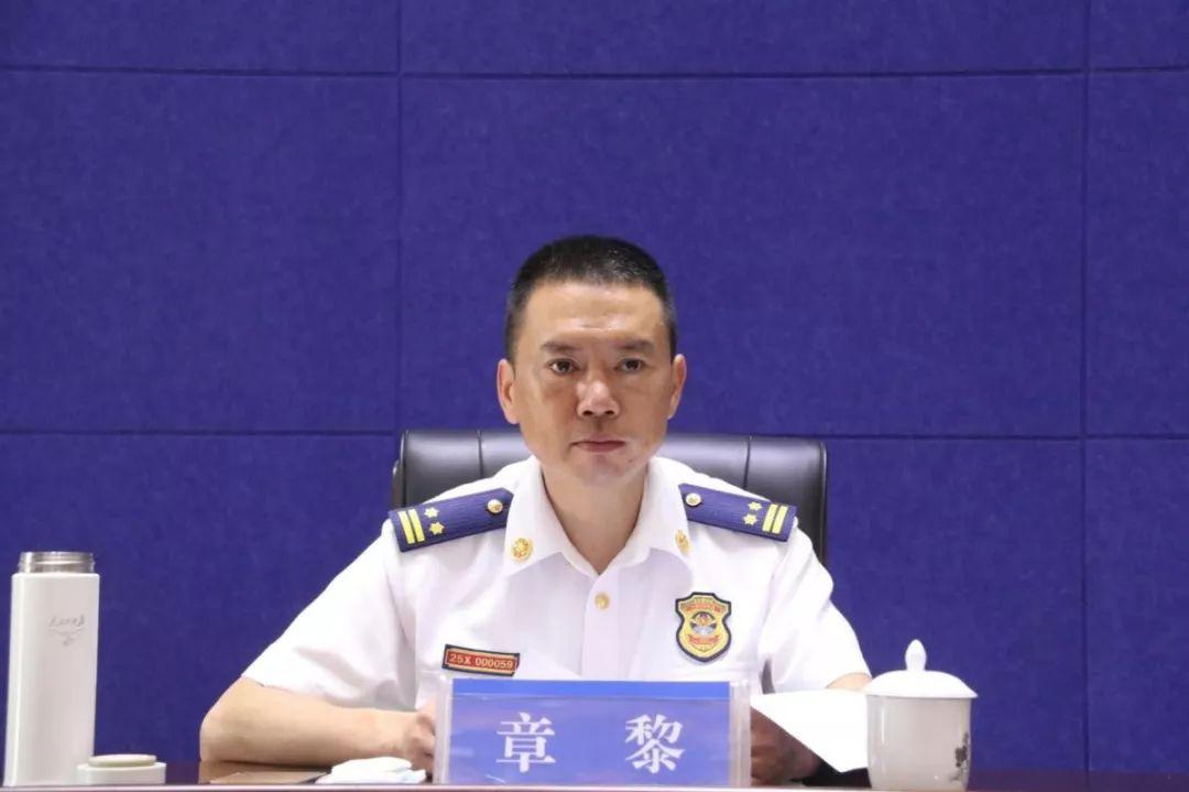 云南消防 对于新闻发言人,马锐部长提出三点要求:  一是思想上要重视