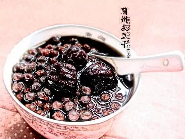 " 灰豆子是兰州独有的甜食小吃,里面