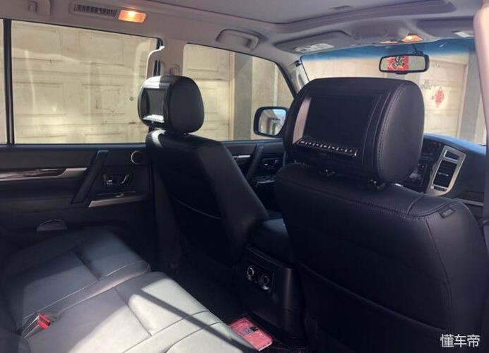 喜提三菱帕杰罗v97,3.8v6动力不输普拉多,罕见全黑内饰帅到掉渣