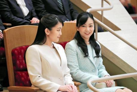 日本19岁爱子公主换新发型亮相又憨又土气遭吐槽佳子真子超美