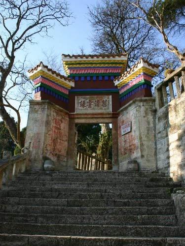 安龙招堤