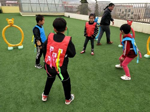 《揪尾巴》——五峰山街道中心幼儿园户外游戏