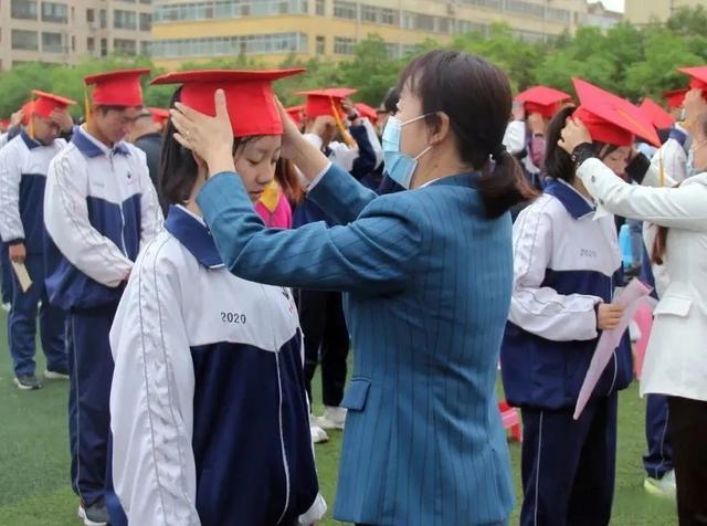 成长需要仪式感!武威二中为高二学子举行"成人礼"