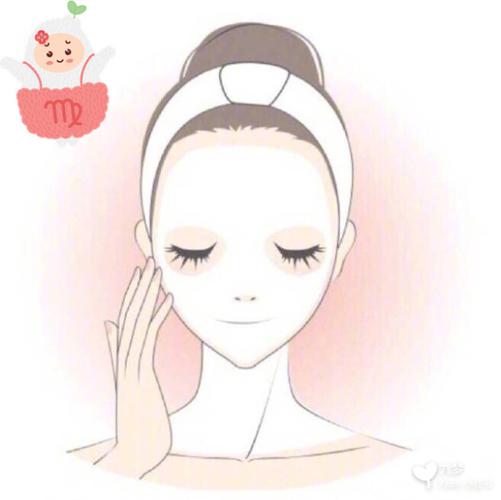 爱敷面膜的精致女孩