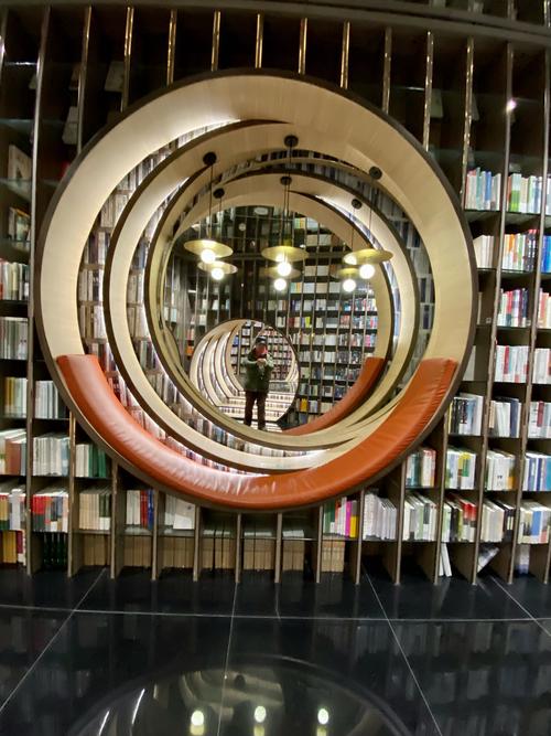 北京西单老佛爷百货地下钟书阁作者孔繁成