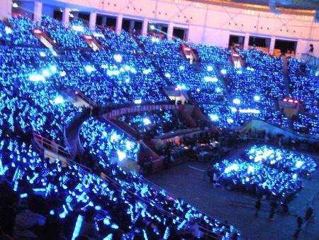 张杰的粉丝的应援色是什么蓝?